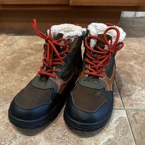 Nordstrom boys zip up boot  • Size 2